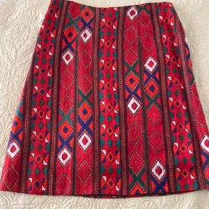 In excellent condition vintage skirt with lining and invisible side zipper